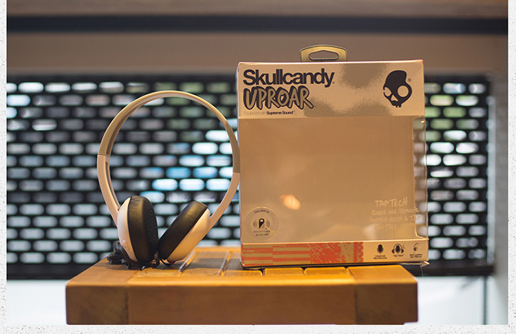 斯酷凯蒂(skullcandy)骷髅头 uproar 头戴式手机通话耳机 夜光