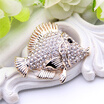 Fashion Women Brooch Pins Fish Design Jewelry Brooches Gold Color Rhinestone Animal Broches Pin Ladies Hijab Lapel Scarf Pins