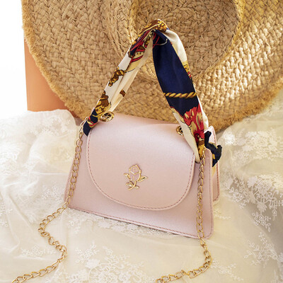 New Simple Fashion Silk Band Bow Lock Scarf Chain Small Square Bag Luxury Bag Handbag For Women 
New Simple Fashion Silk Band Bow Lock Scarf Chain Small Square Bag Luxury Bag Handbag For Women