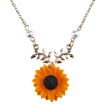 Fashion Pearl Sunflower Necklace Female Temperament Sunflower Pendant Necklace