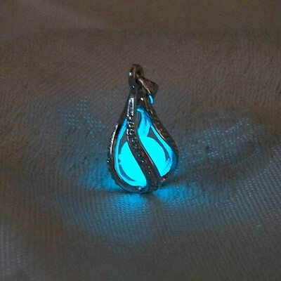Unique Hollow Screw Drop Pendant Glow At The Night Europe Luminous Pearl Fluorescent Necklace JewelryGift for your lover
Unique Hollow Screw Drop Pendant Glow At The Night Europe Luminous Pearl Fluorescent Necklace JewelryGift for your lover