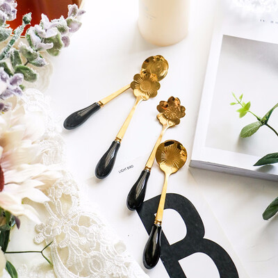 STRUST 4pc set stainless steel porcelain Creative Flower coffee spoon set dessert spoon set stirring spoon set Ice cream spoon
STRUST 4pc set stainless steel porcelain Creative Flower coffee spoon set dessert spoon set stirring spoon set Ice cream spoon