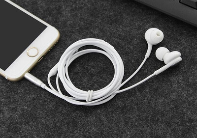 Sports ear headphones computers mobile phones computers flat panel general wire control&wheat stereo phone earphones
Sports ear headphones computers mobile phones computers flat panel general wire control&wheat stereo phone earphones