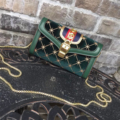 Fashion embroidery velvet rhombic pu leather chain hand bag women Blue Patchwork diamond quilted Inclined shoulder bag
Fashion embroidery velvet rhombic pu leather chain hand bag women Blue Patchwork diamond quilted Inclined shoulder bag
