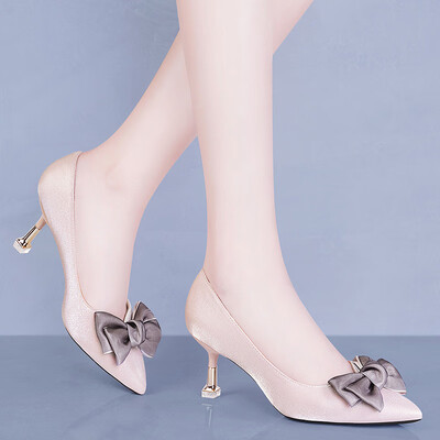 Gucci Tianlun GUCIHEAVEN Korean version of casual fashion pointed shallow mouth low cut bow decoration high heel waterproof platform womens shoes 9042 beige 40
Gucci Tianlun GUCIHEAVEN Korean version of casual fashion pointed shallow mouth low cut bow decoration high heel waterproof platform womens shoes 9042 beige 40