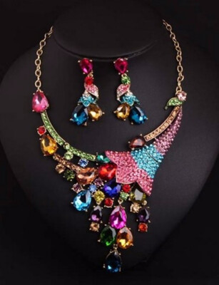 new nice luxury fashion exaggerated crystal flashing diamond necklace earrings set dress party bride female accessories
new nice luxury fashion exaggerated crystal flashing diamond necklace earrings set dress party bride female accessories