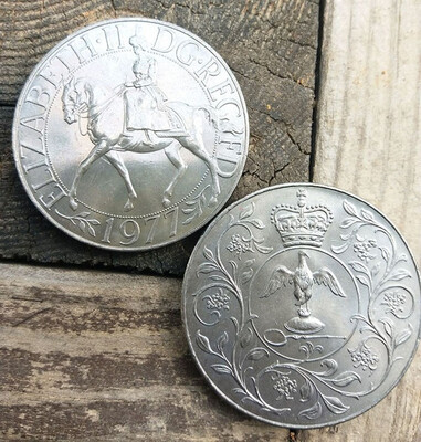 38MM 1977 25th Anniversary of Coronation of Queen Elizabeth II UK Commemorative Jubilee Coin UK The United Kindom
38MM 1977 25th Anniversary of Coronation of Queen Elizabeth II UK Commemorative Jubilee Coin UK The United Kindom