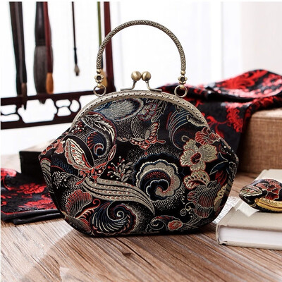 Original handmade silk silk brocade golden sand butterfly Chinese banquet dress semicircle handbag gold bag
Original handmade silk silk brocade golden sand butterfly Chinese banquet dress semicircle handbag gold bag