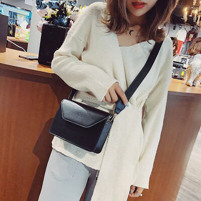 Tailored Women Retro Port Wind Bag Versatile Crossbody Wide Shoulder Strap Shoulder Bag
Tailored Women Retro Port Wind Bag Versatile Crossbody Wide Shoulder Strap Shoulder Bag