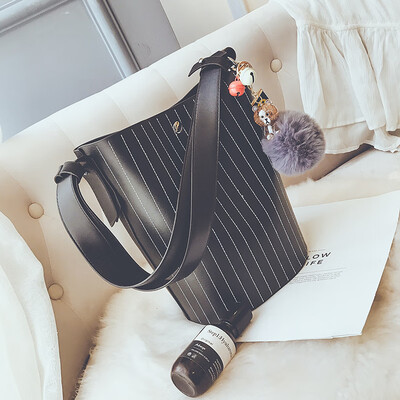 Qiao Bani 2019 new Korean fashion retro wind street shot embroidery line bucket bag shoulder diagonal trend handbags
Qiao Bani 2019 new Korean fashion retro wind street shot embroidery line bucket bag shoulder diagonal trend handbags