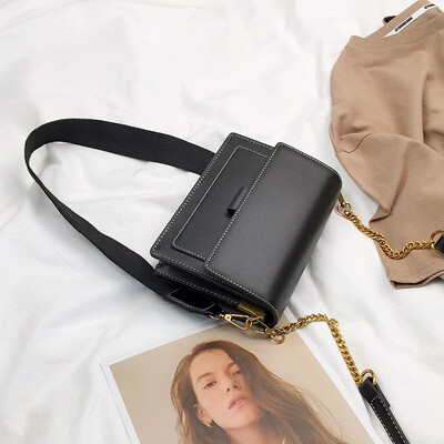Summer new color bag female 2019 new Korean version of the wild shoulder slung fashion chain simple small square bag
Summer new color bag female 2019 new Korean version of the wild shoulder slung fashion chain simple small square bag