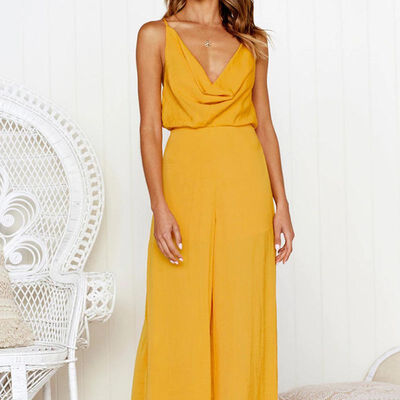 V halter piece pants loose big yards sling jumpsuit Sexy rompers womens jumpsuit European&American fashion
V halter piece pants loose big yards sling jumpsuit Sexy rompers womens jumpsuit European&American fashion