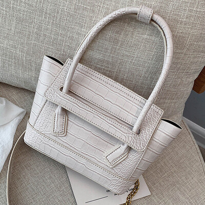 On the new bag woman 2019 Korean version of the handbag crocodile tattooed smiling face wings wrapped in the air oblique satchel b
On the new bag woman 2019 Korean version of the handbag crocodile tattooed smiling face wings wrapped in the air oblique satchel b