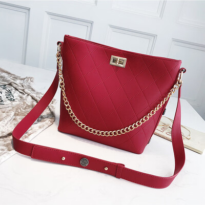 Bag female 2019 new Korean fashion rhombic embroidery line casual wild chain hand strap shoulder slung bucket bag
Bag female 2019 new Korean fashion rhombic embroidery line casual wild chain hand strap shoulder slung bucket bag