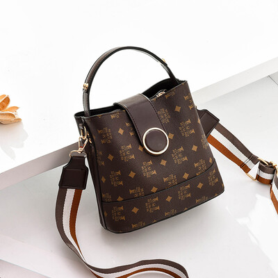 Summer womens new recreational bucket bag temperament wide shoulder strap inclined handbag simple trend
Summer womens new recreational bucket bag temperament wide shoulder strap inclined handbag simple trend