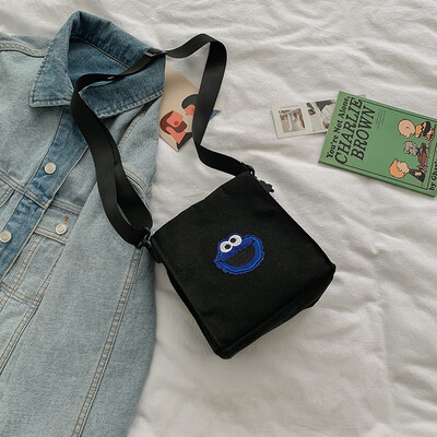 Ins package 2019 new simple wild casual shoulder bag fashion Messenger small square bag cartoon cute canvas bag
Ins package 2019 new simple wild casual shoulder bag fashion Messenger small square bag cartoon cute canvas bag