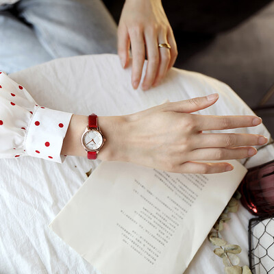 Ins wind sen temperament Korean fashion retro chic simple belt cool wind student quartz watch female 
Ins wind sen temperament Korean fashion retro chic simple belt cool wind student quartz watch female