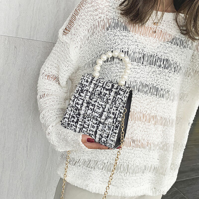 Foreign style woolen bag female 2019 new Korean fashion wild pearls portable chain shoulder slung small square bag
Foreign style woolen bag female 2019 new Korean fashion wild pearls portable chain shoulder slung small square bag