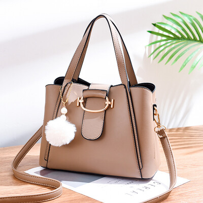2019 new European&American big bag shoulder bag simple handbag diagonal bag PU leather fashion handbag 
2019 new European&American big bag shoulder bag simple handbag diagonal bag PU leather fashion handbag