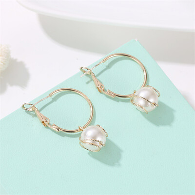 Korean Version Women Wild Baroque Freshwater Pearl Sleek Minimalist Sweet Exaggerated Personality Retro Long Pattern Earrings
Korean Version Women Wild Baroque Freshwater Pearl Sleek Minimalist Sweet Exaggerated Personality Retro Long Pattern Earrings