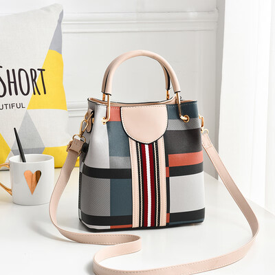 In summer the new lady Korean version of the single shoulder slant bag fashion 100 lap handbag bucket bag
In summer the new lady Korean version of the single shoulder slant bag fashion 100 lap handbag bucket bag