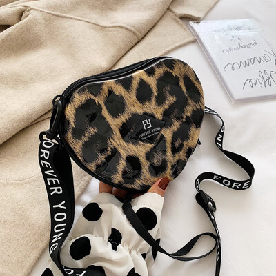 Autumn new small bag women 2019 new Korean fashion heart-shaped temperament sweet shoulder diagonal bag tide
Autumn new small bag women 2019 new Korean fashion heart-shaped temperament sweet shoulder diagonal bag tide