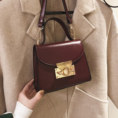 Qiao Bani 2019 new South Korea ins fashion solid color simple lock flip cover bag shoulder shoulder diagonal female bag
Qiao Bani 2019 new South Korea ins fashion solid color simple lock flip cover bag shoulder shoulder diagonal female bag