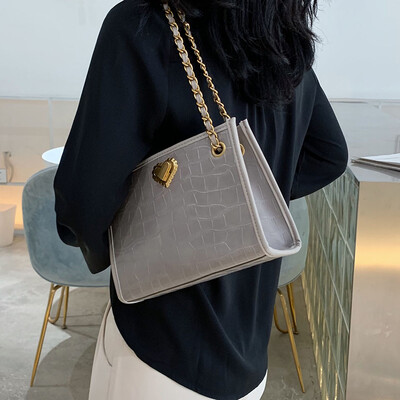 Bag female 2019 autumn new wave Korean version of the wild crocodile pattern shoulder Messenger bag fashion chain small square bag
Bag female 2019 autumn new wave Korean version of the wild crocodile pattern shoulder Messenger bag fashion chain small square bag