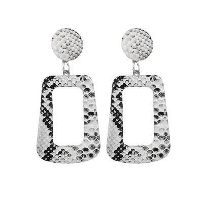 EK630 Oversize Vintage Drop Earrings for Women Large Geometric Statement Earrings PU Snake Skin Pendant Earrings Fashion Jewelry
EK630 Oversize Vintage Drop Earrings for Women Large Geometric Statement Earrings PU Snake Skin Pendant Earrings Fashion Jewelry