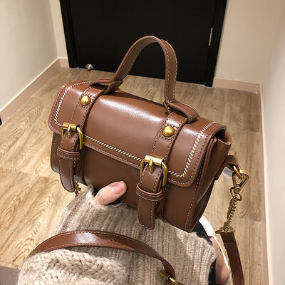 Qiao Bani 2019 new Korean retro style fashion chain postman bag shoulder shoulder diagonal trend PU handbag
Qiao Bani 2019 new Korean retro style fashion chain postman bag shoulder shoulder diagonal trend PU handbag
