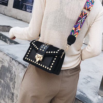 Qiao Bani 2018 new Korean fashion trend Scrub one shoulder diagonal small square bag simple wild female bag wholesale
Qiao Bani 2018 new Korean fashion trend Scrub one shoulder diagonal small square bag simple wild female bag wholesale