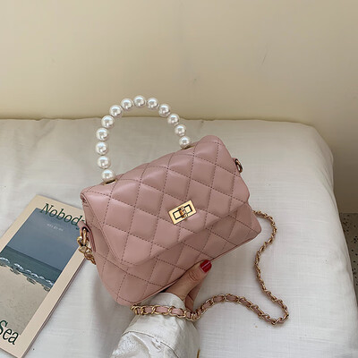 Magenta chain small bag fashionable pearl portable womens bag new 2019 buckle small square bag single-shoulder bag one-shoul
Magenta chain small bag fashionable pearl portable womens bag new 2019 buckle small square bag single-shoulder bag one-shoul
