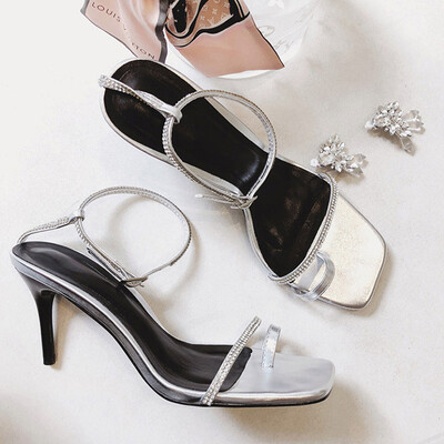 The Korean version of square rhinestone sandals with fine Joker buckle clip feet high-heeled silver sandals female summer
The Korean version of square rhinestone sandals with fine Joker buckle clip feet high-heeled silver sandals female summer