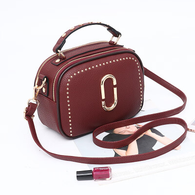 Womens new fashion Korean version of Joker personality bag shoulder Messenger bag girl
Womens new fashion Korean version of Joker personality bag shoulder Messenger bag girl