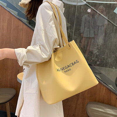 Senior sense fashion big bag handbags new wave 2019 large capacity shoulder bag French small foreign gas shopping bag
Senior sense fashion big bag handbags new wave 2019 large capacity shoulder bag French small foreign gas shopping bag
