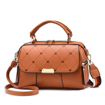Korean version of the 2019 summer new embroidered line shoulder diagonal package PU leather fashion casual ladies small square bag
Korean version of the 2019 summer new embroidered line shoulder diagonal package PU leather fashion casual ladies small square bag