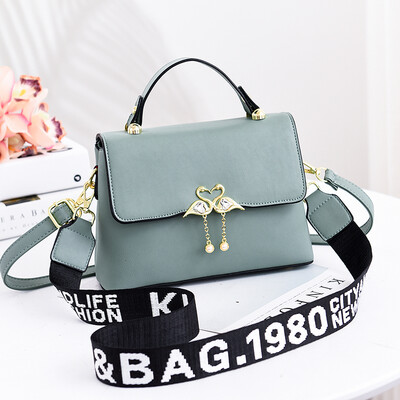 New style of summer womens bag summer ins small square bag single shoulder bag oblique satchel bag one shoulder bag
New style of summer womens bag summer ins small square bag single shoulder bag oblique satchel bag one shoulder bag