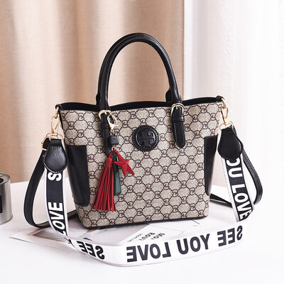 2019 spring new single shoulder bag European&American style PU leather handbags ladies handbag Messenger bag
2019 spring new single shoulder bag European&American style PU leather handbags ladies handbag Messenger bag