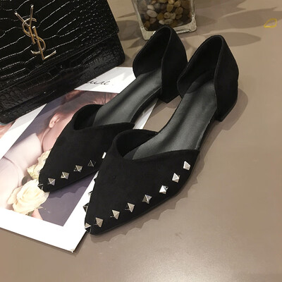 Single shoe woman spring Vintage pointed rivet low heel beans shoes INS with skirt shoes
Single shoe woman spring Vintage pointed rivet low heel beans shoes INS with skirt shoes