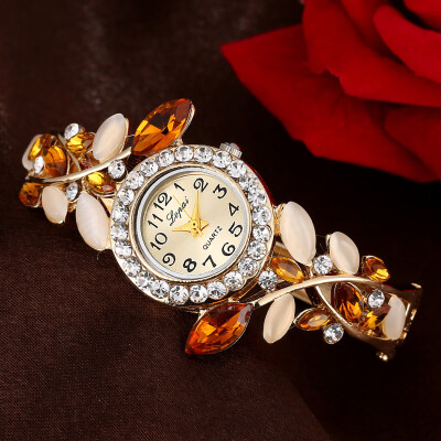 Womens Watch Trends Diamond Colorful Crystal Womens Bracelet Watch Petals Beautiful Quartz Watch
Womens Watch Trends Diamond Colorful Crystal Womens Bracelet Watch Petals Beautiful Quartz Watch