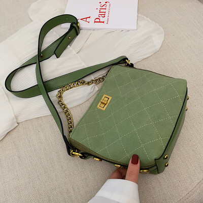 Small bag women 2019 autumn new Korean Lingge chain bucket bag fashion Joker shoulder Messenger bag
Small bag women 2019 autumn new Korean Lingge chain bucket bag fashion Joker shoulder Messenger bag