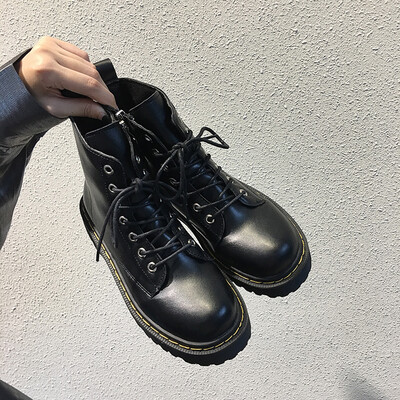 European&American handsome martin boots female British style new fall play fashion academy style thick street short boots
European&American handsome martin boots female British style new fall play fashion academy style thick street short boots