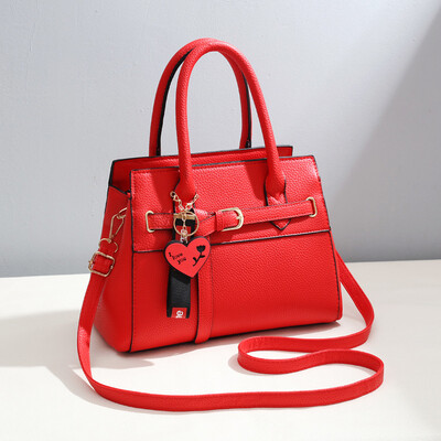 Bag female spring new single shoulder diagonal fashion wild lady shoulder temperament handbags
Bag female spring new single shoulder diagonal fashion wild lady shoulder temperament handbags