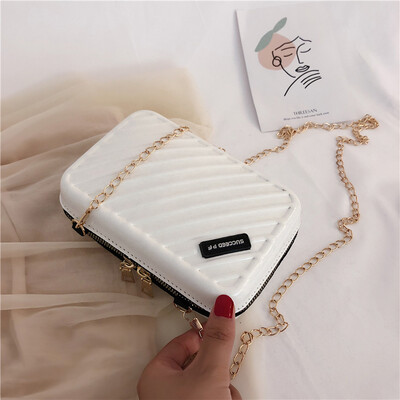 2019 new fashion diagonal stripes Korean shoulder bag casual wild Messenger small square bag personality letter chain bag
2019 new fashion diagonal stripes Korean shoulder bag casual wild Messenger small square bag personality letter chain bag