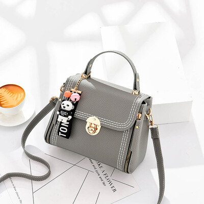 Summer womens new Korean ladies shoulder Messenger bag fashion simple Joker tide girl
Summer womens new Korean ladies shoulder Messenger bag fashion simple Joker tide girl