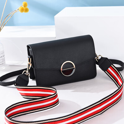 Summer ladys new trendy Korean version of fashion one shoulder slant bag 100 simple square bag
Summer ladys new trendy Korean version of fashion one shoulder slant bag 100 simple square bag
