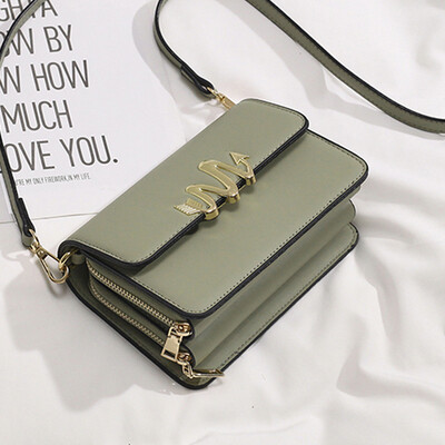 North bag 2019 new summer retro bag lock chain bag red explosions shoulder Messenger bag small square bag
North bag 2019 new summer retro bag lock chain bag red explosions shoulder Messenger bag small square bag