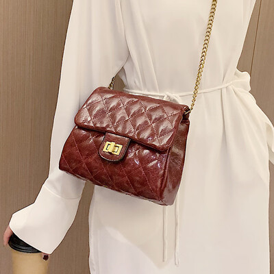 Senior sense rhombic girl small square bag Korean fashion chain Messenger bag net red temperament girl shoulder small bag
Senior sense rhombic girl small square bag Korean fashion chain Messenger bag net red temperament girl shoulder small bag