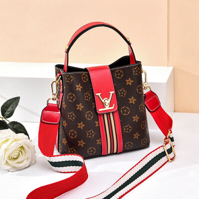 Autumn bag lady new fashion Bucket Bag Handbag wide shoulder strap tide lady bag single shoulder inclined bag
Autumn bag lady new fashion Bucket Bag Handbag wide shoulder strap tide lady bag single shoulder inclined bag
