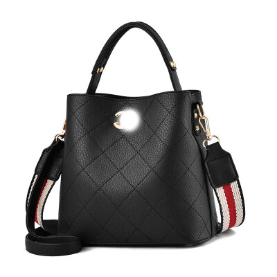 Female bag 2019 summer new Korean version of the PU leather fashion handbag shoulder Messenger bag
Female bag 2019 summer new Korean version of the PU leather fashion handbag shoulder Messenger bag